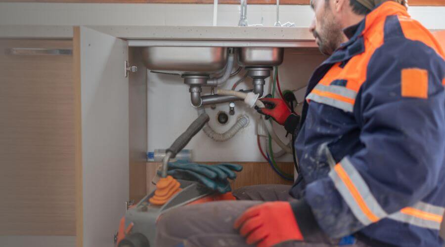 Professional slab leak plumber services in Hamshire, TX